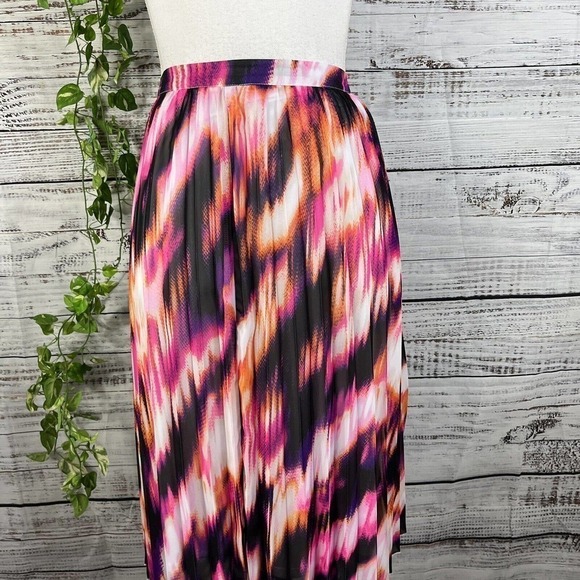 Worthington Skirt size 12 Pink Purple Black Pleated Sheer Chevron Knee Modest - Picture 2 of 12